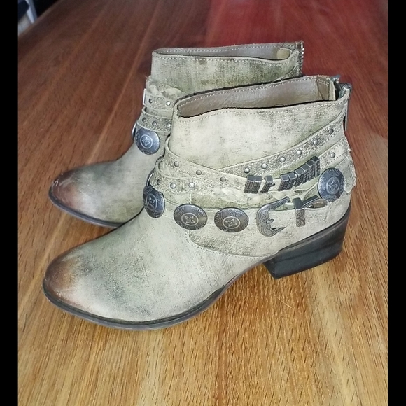 Naughty monkey leather heeled boots - Picture 1 of 6